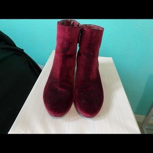 BURGUNDY Velvet Booties 👢
